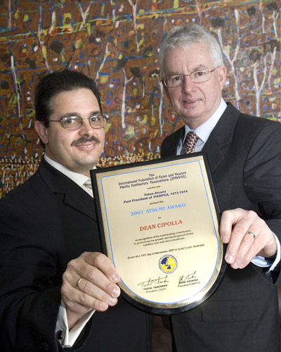 Dean Cipolla (left) and Tom Fisher, Federal Safety Commissioner, with the 2007 IFAWAPCA Atsumi Award